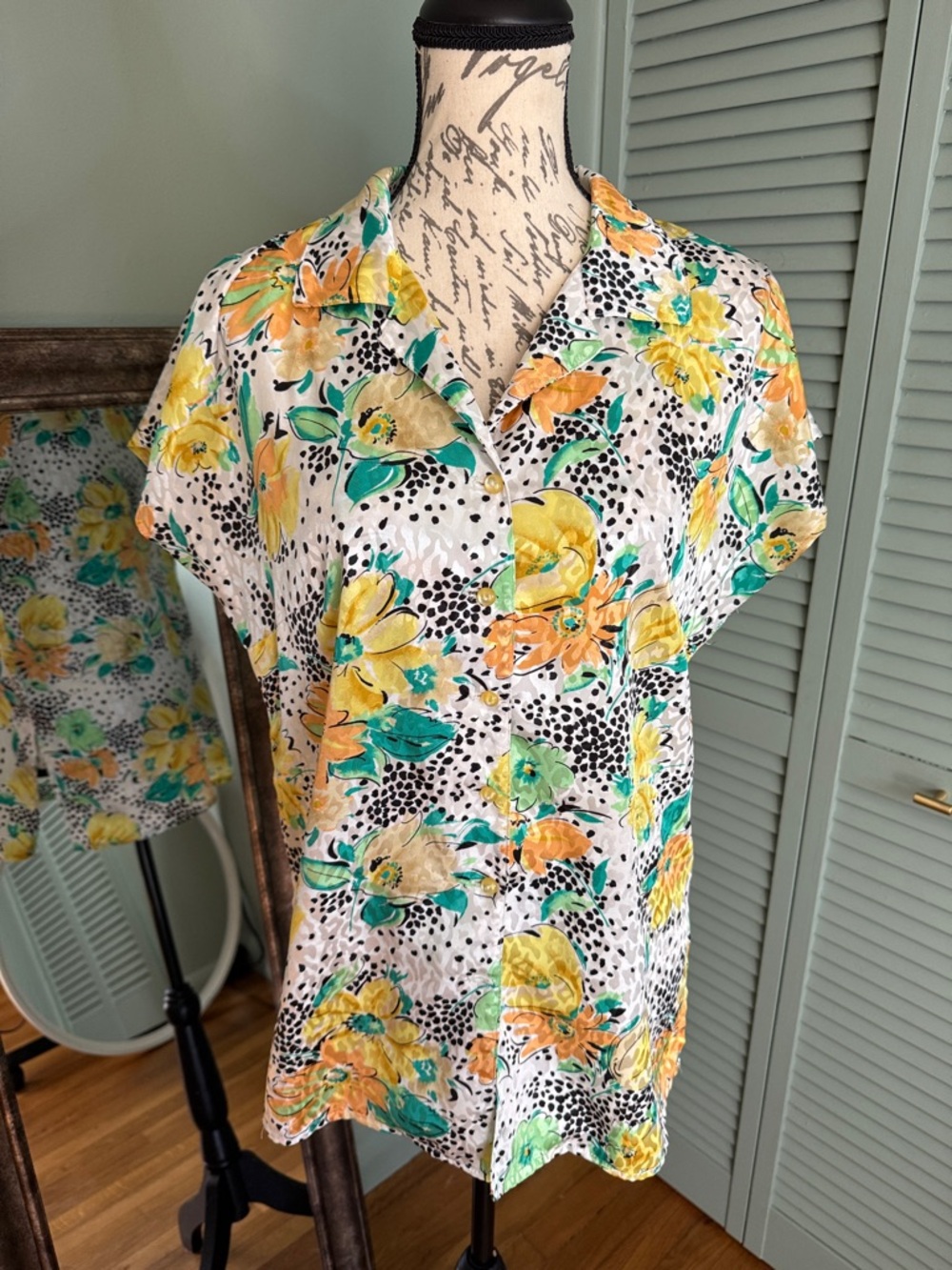 Vintage Women's Short-Sleeve Floral Button-Front Blouse in Yellow & Green